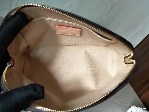 POUCH COSMETIC LOUIS VUITTON 0413